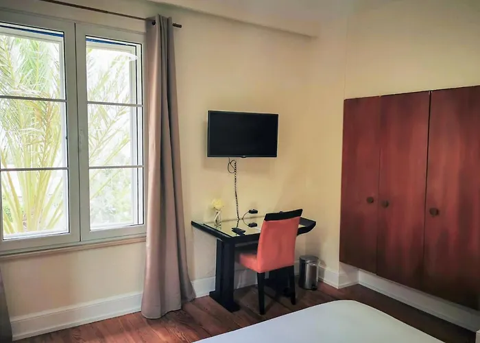 בית הארחה Garden's Nest - North 3*